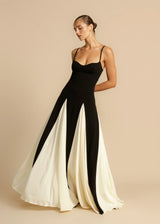 Roxanne™ | Elegant maxi dress with contrasting ruffles